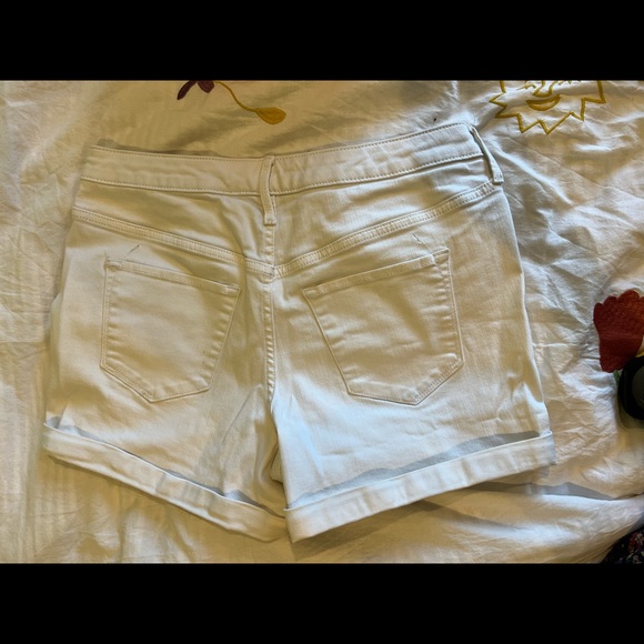 Mossimo Women’s High Rise Midi; Size 8, 29-30ish inch Waist; White Denim Shorts - Picture 3 of 5